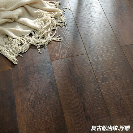 锯齿横纹浮雕刀砍纹做旧黑胡桃侘寂风商用民宿酒店强化复合木地板