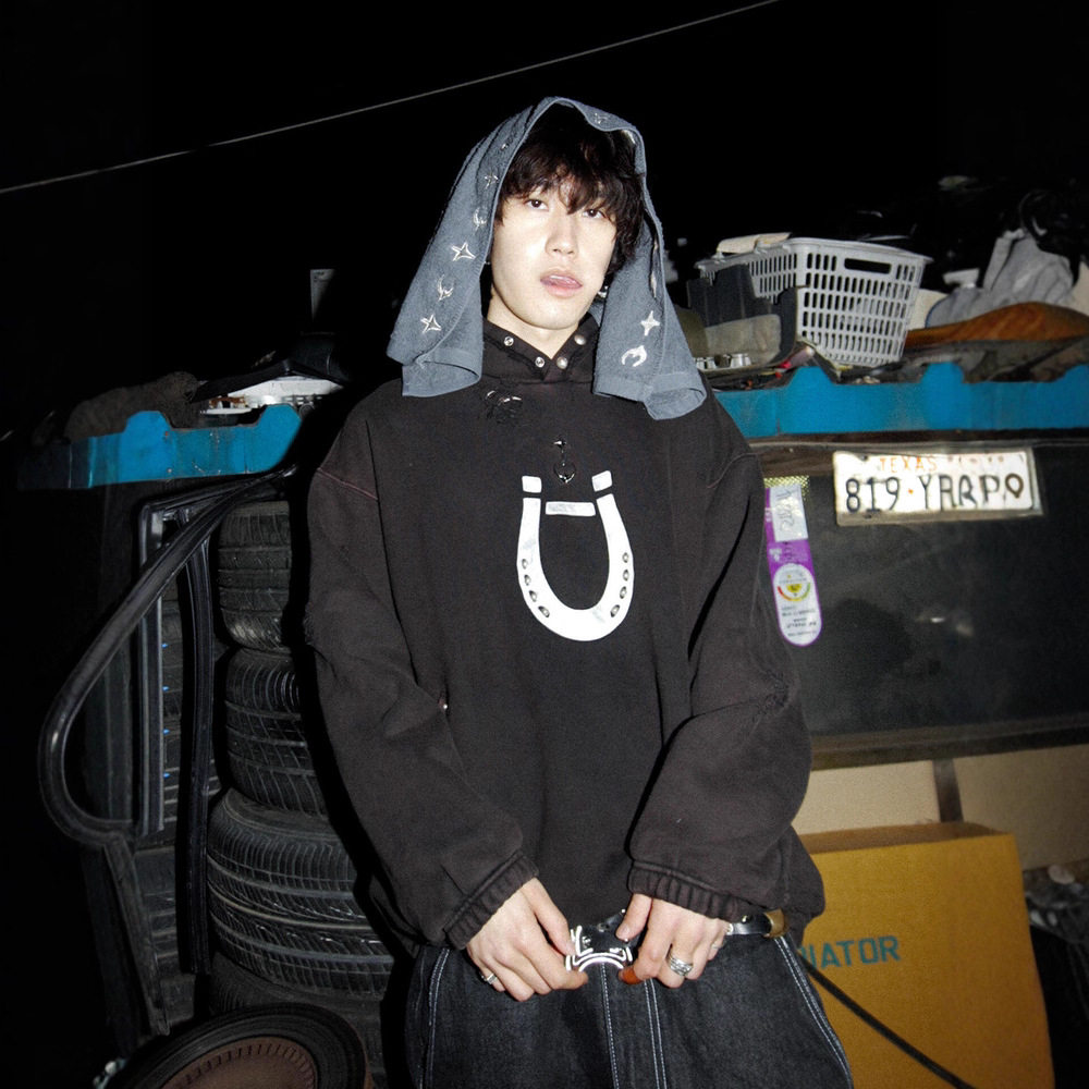 THUG CLUB美式秋冬铆钉星月水洗做旧破坏连帽衫宽松休闲流行卫衣图片
