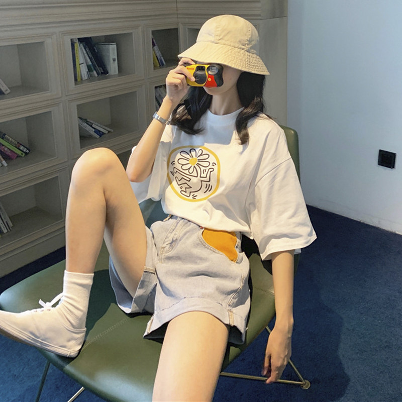 2024 여름 여성용 반바지 정장 새로운 스타일 작은 남자 인기 스트리트 연예인 패셔너블 투피스 세트 외국 스타일 연령 감소