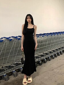 2023新版款韩货夏天女士甜辣女神风高级感收腰超显身材无袖连衣裙