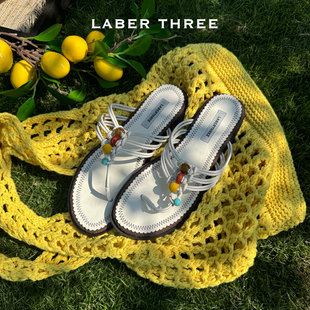 LABERTHREE2026新品度假风编织撞色串珠夹脚拖鞋女平底舒适人字拖