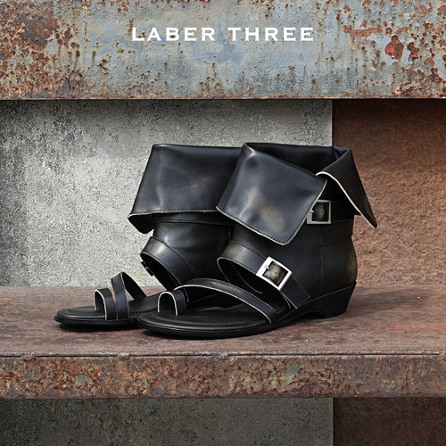 LABERTHREE26春夏新品横带夹趾罗马凉靴时尚复古扣带两穿短筒女靴