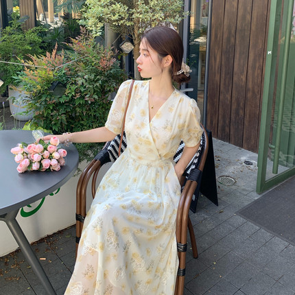 刺绣雪纺连衣裙女2026新款夏小碎花长款气质法式裙子