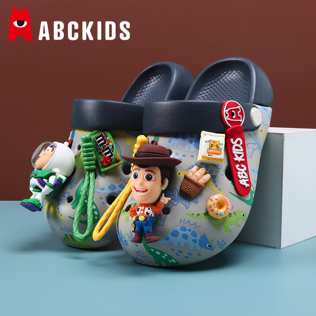 儿童洞洞鞋男童拖鞋防滑夏季凉鞋女童沙滩鞋大童外穿软底男孩凉拖