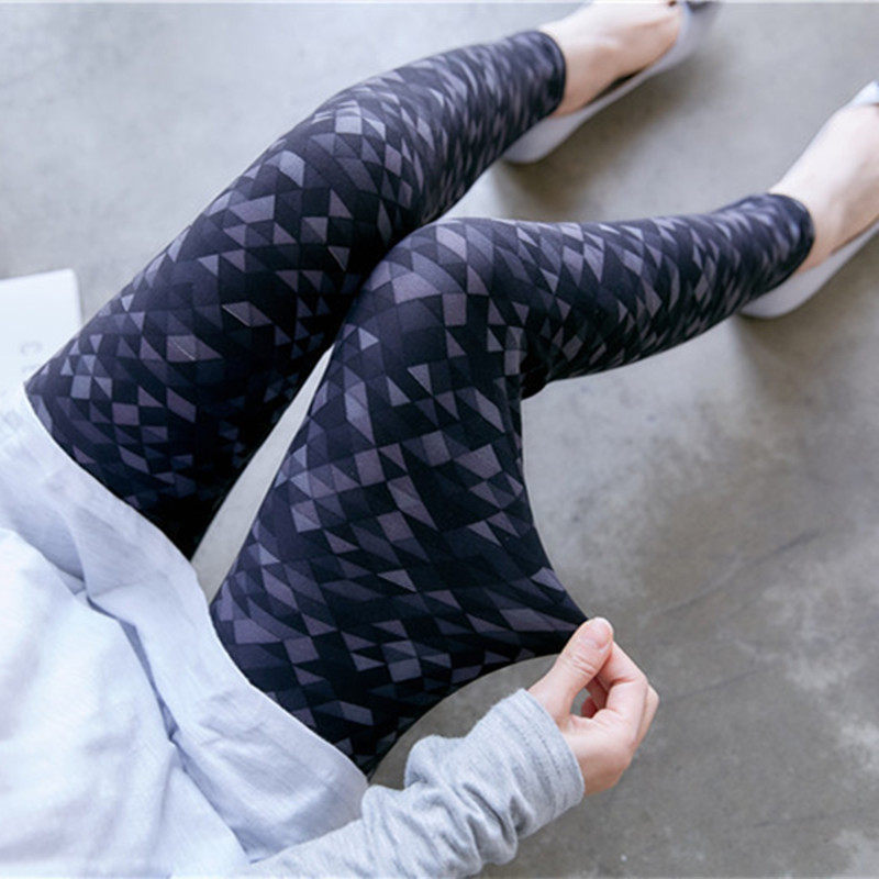 春季三角形图案打底裤女显瘦薄款牛奶丝弹力薄款小脚裤