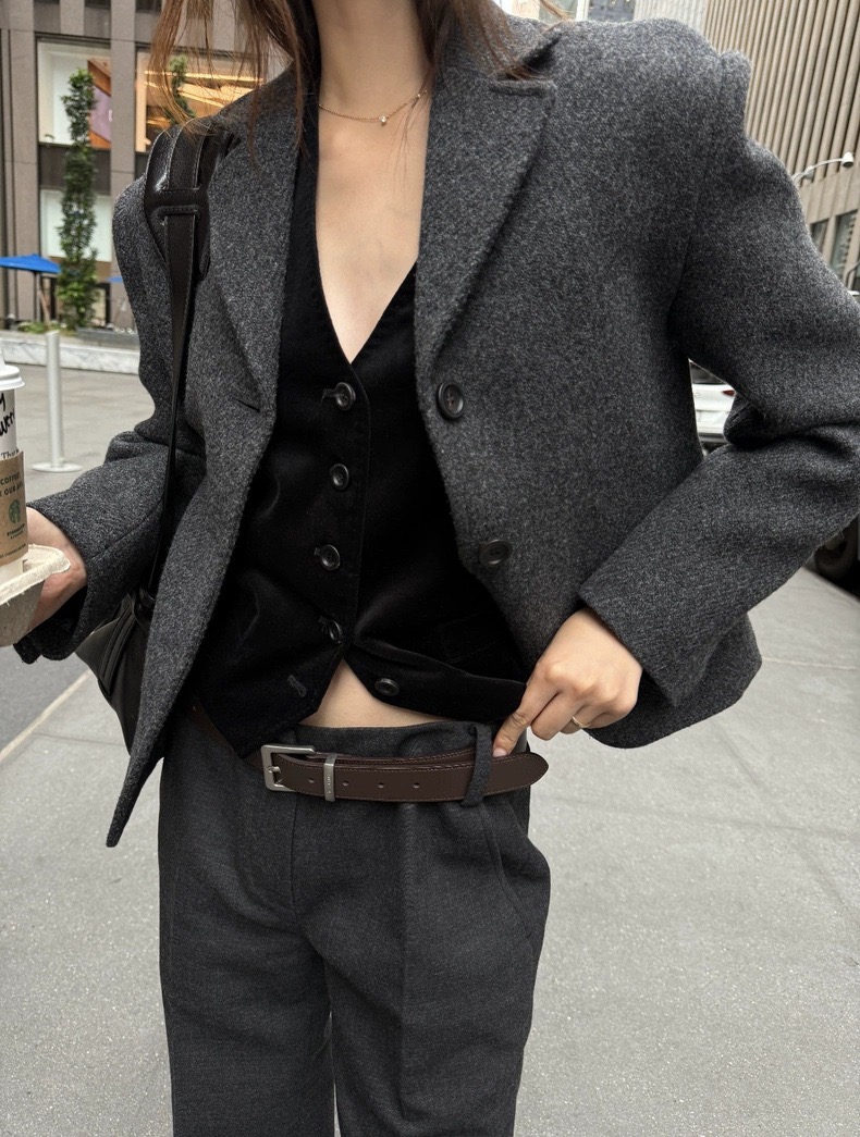 罗壹凡自制- th*Ba***et 韩系翻领显瘦短款100羊毛西装外套女