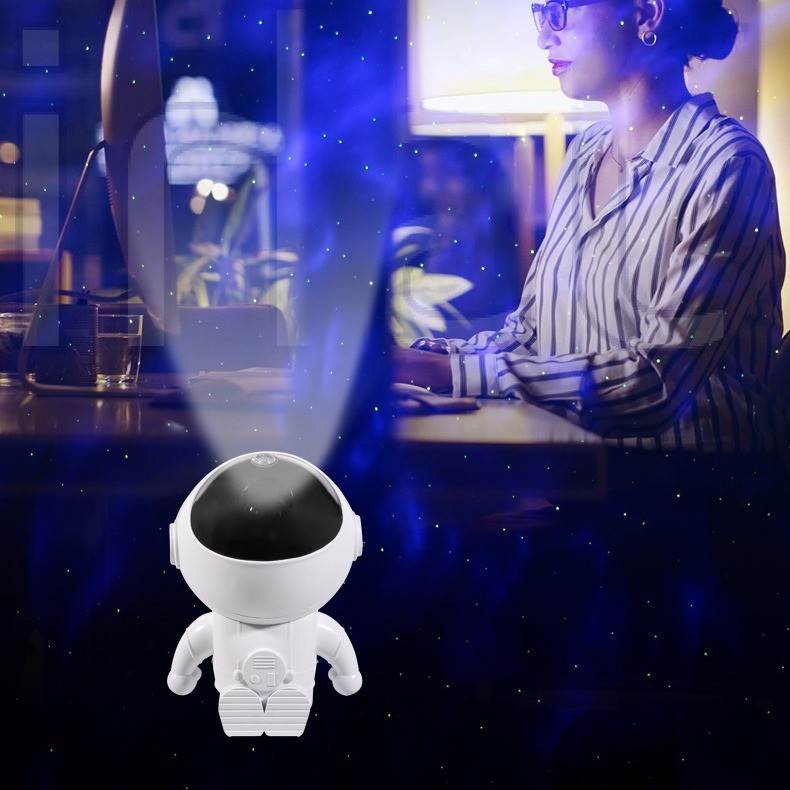 新品宇航员坐姿灯蓝牙音乐满天星投影仪礼品氛围激光灯太空人摆件