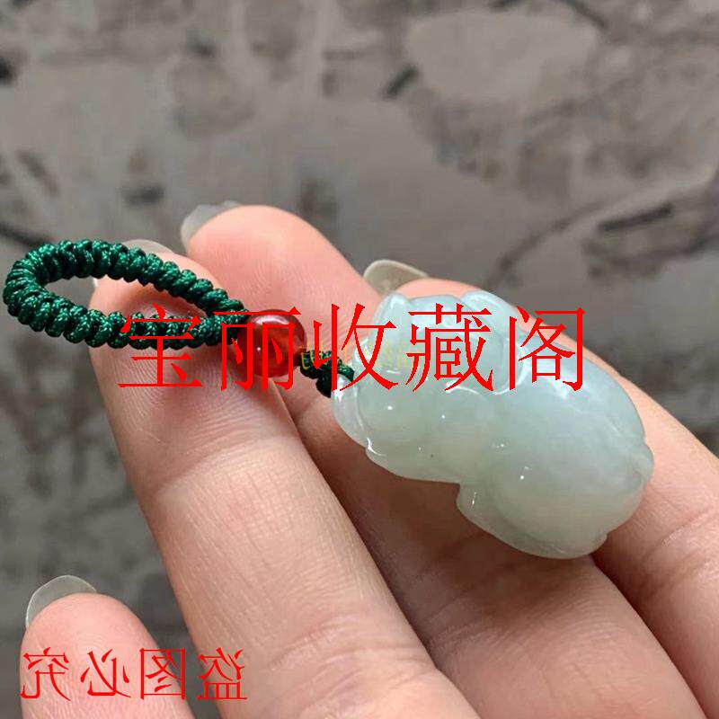本命年翡翠色生肖猪玉石吊坠钥匙扣挂件可爱风手机链吊坠男女同款