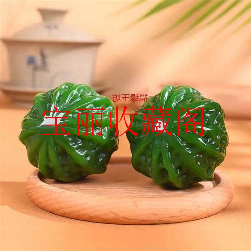 新疆和田玉核桃手把件实心健身球菠菜绿碧玉手球玉石把玩处理饰品