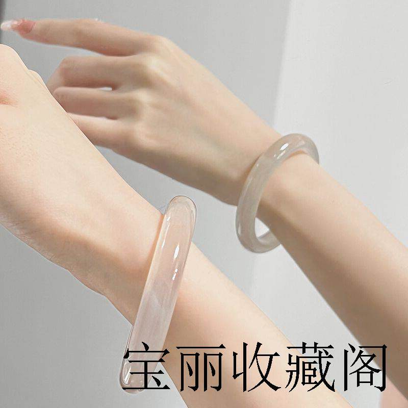 马达加斯加冰种白玉髓手镯玛瑙玉手镯送女友妈妈款精品时尚荔枝冻