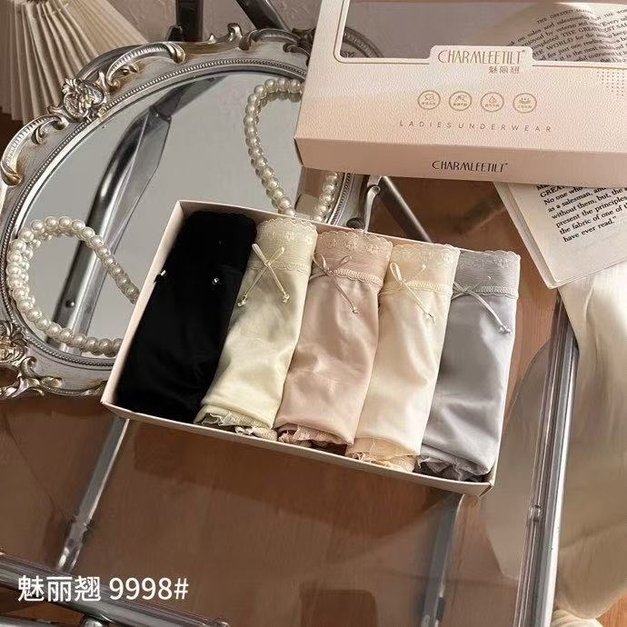光缎面冰丝超薄中腰包臀三角裤女