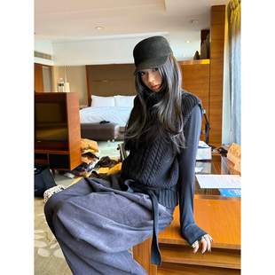 F383 复古气质高领麻花针织马甲女秋冬宽松百搭毛衣坎肩上衣 美式