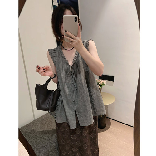 洋气时髦木耳边宽松背心