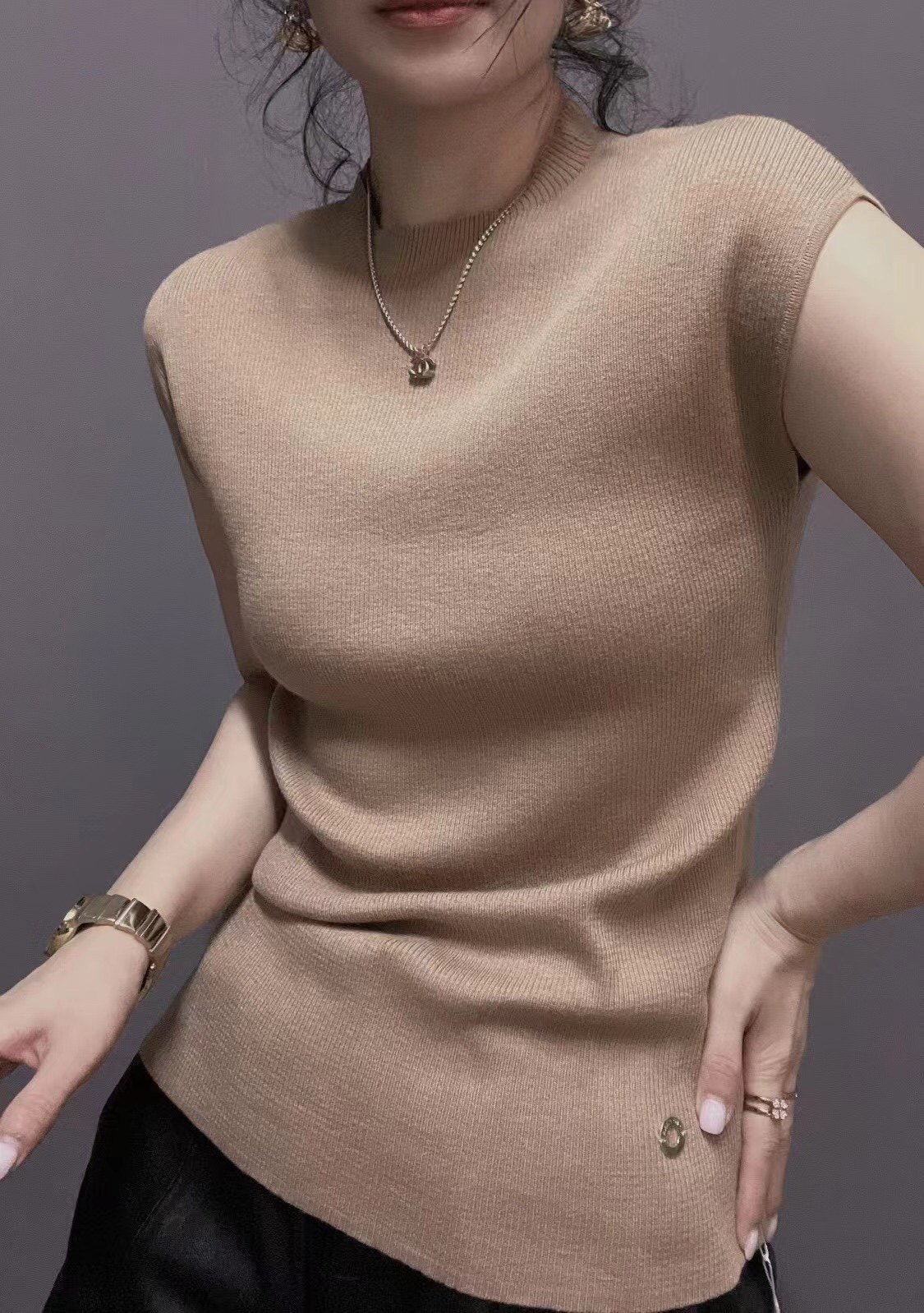 衣唯硕8103春季新款羊毛无袖薄款低圆领针织坎袖打底衫女