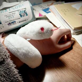 毛绒小蛇缠绕玩偶白色羽化布娃娃摆件玩偶搞怪儿童女孩可爱公仔