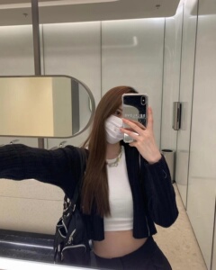 narciso上衣女2023年新款黑色短小众连帽修身百搭韩版针织外套