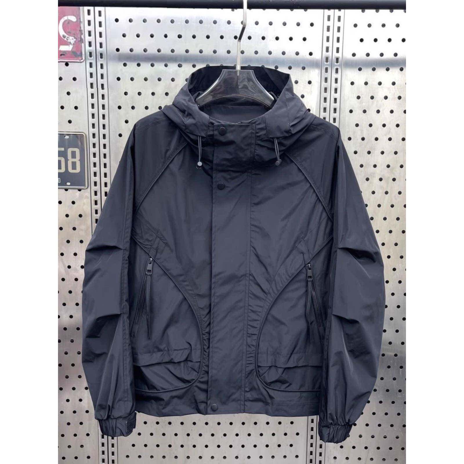 高端连帽冲锋衣外套男士2025新款爆款春秋季工装夹克男款冬装棉服