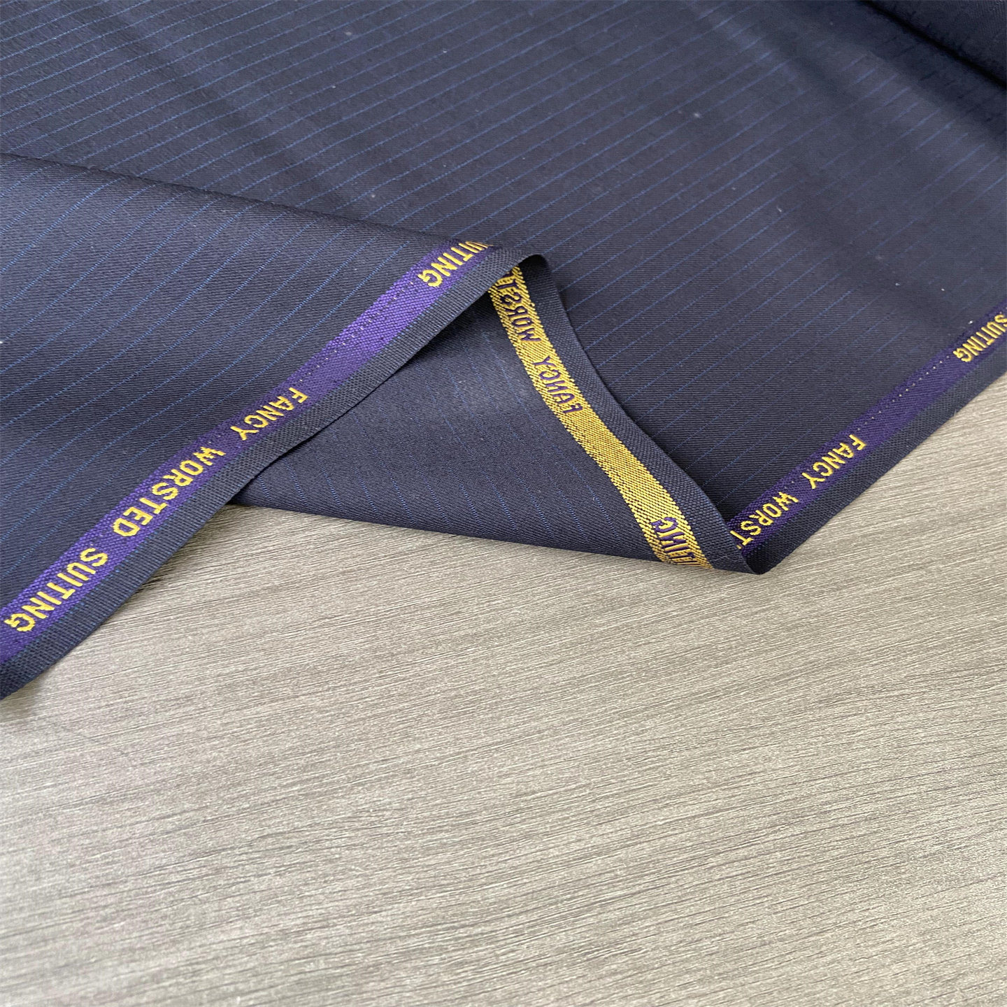 少量条纹款羊毛精纺四季款抗皱垂坠面料设计师西装套装定制布料