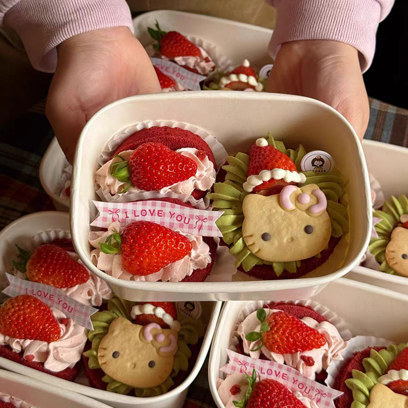 网红圣诞节草莓蛋糕KT抱抱卷甜品打包盒蝴蝶结KT猫造型饼干点缀