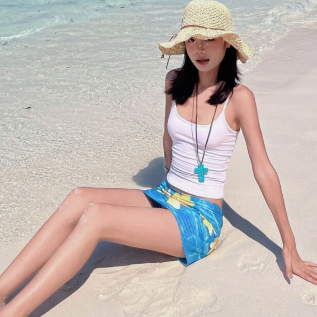 海边拍照草帽女夏天chic出游度假沙滩遮阳帽手工编织镂空渔夫帽子