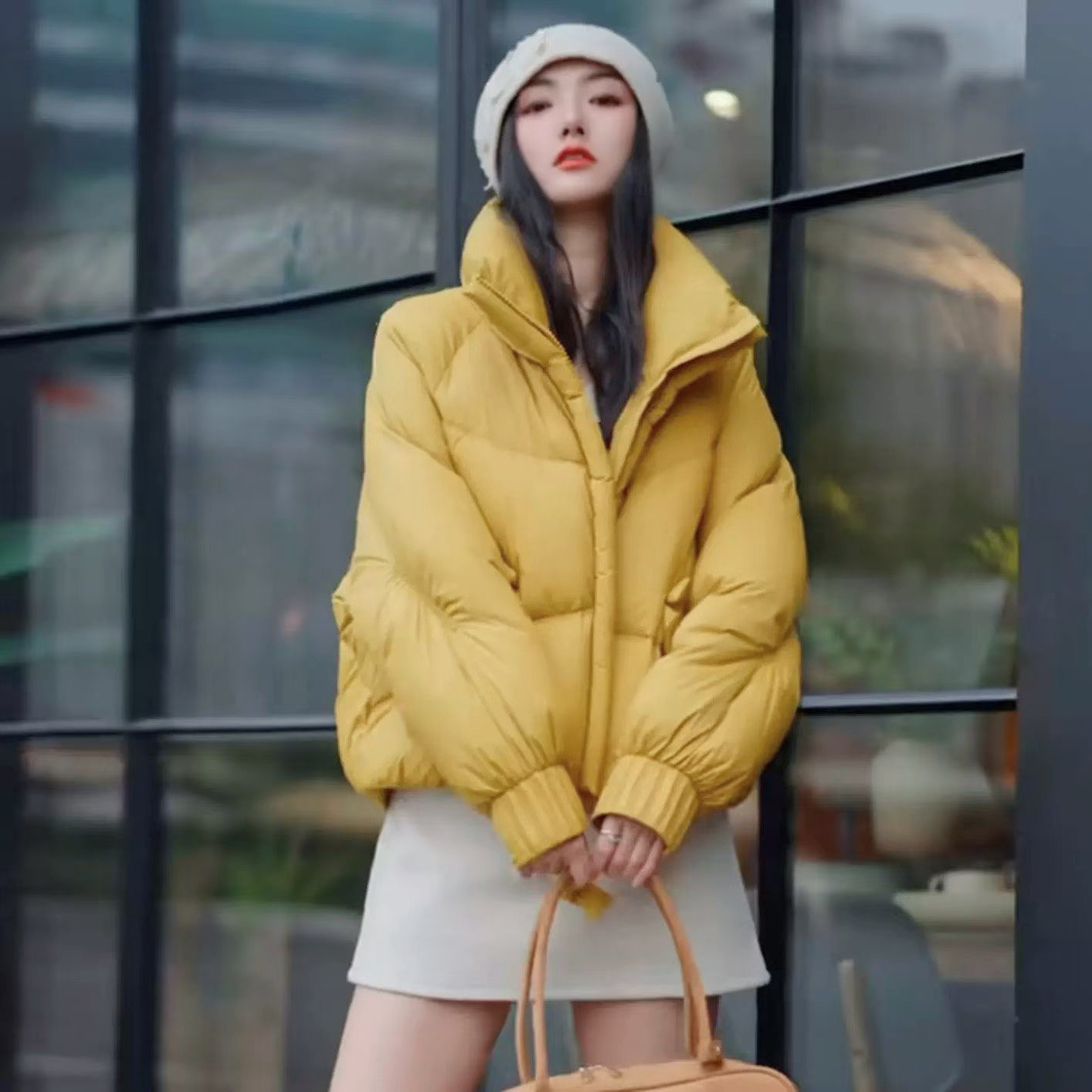 90白鸭绒2025年冬季时尚短款羽绒服女小个子设计感立领灯笼袖外套