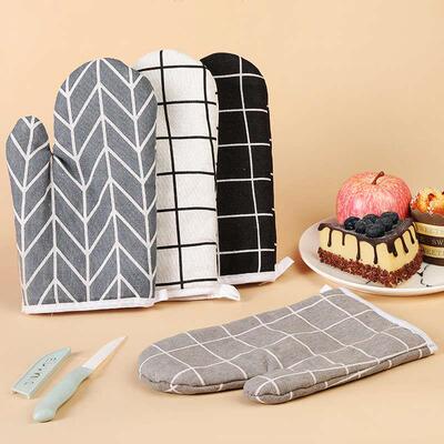 Anti scald gloves used in the kitchen Microwave oven baking
