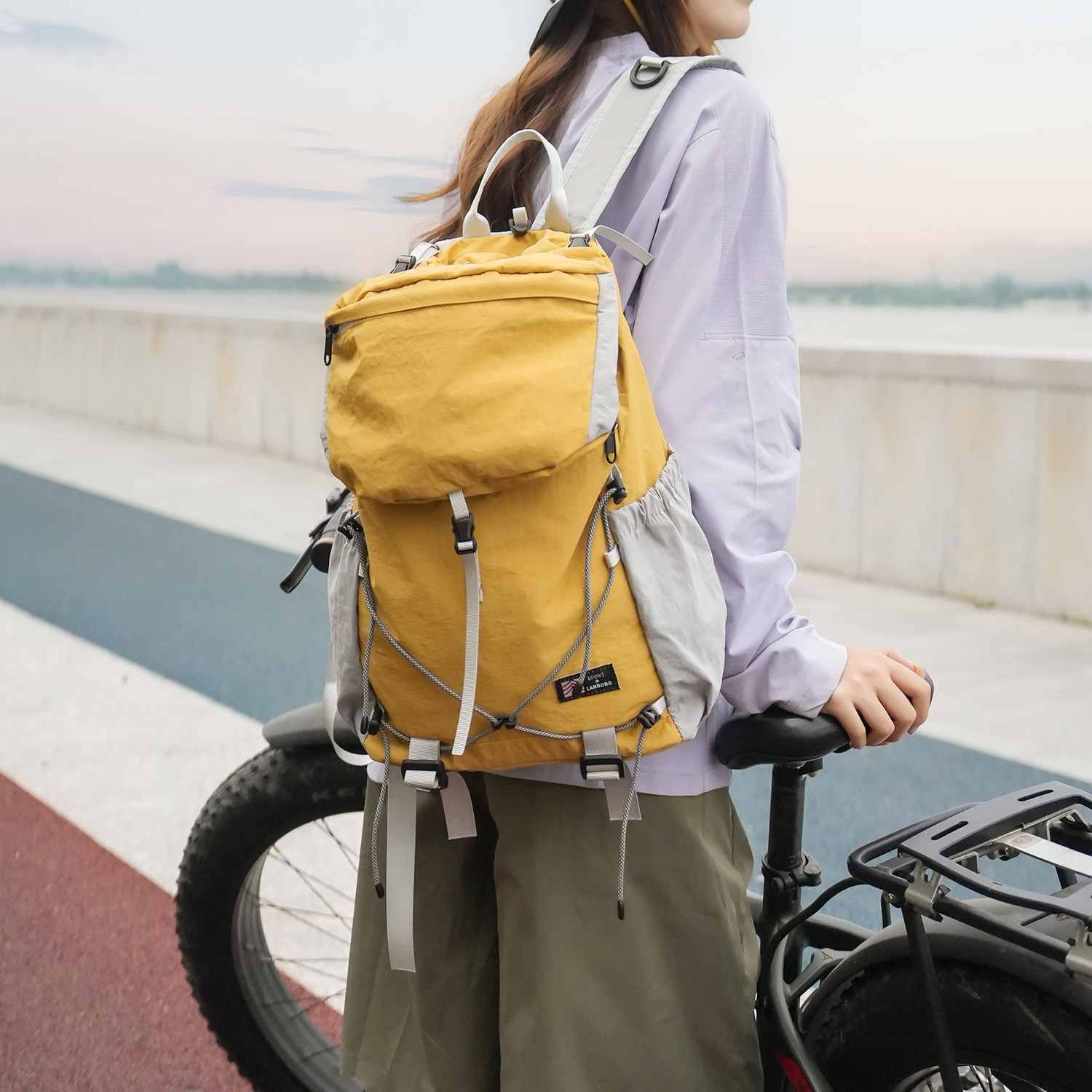 新款潮牌登山包男女旅行运动健身包骑行包轻便旅游可拆卸双肩背包