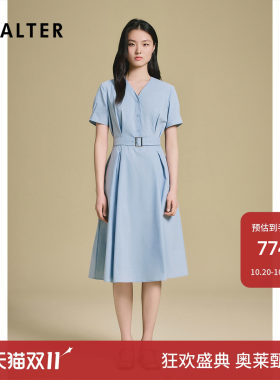 诗篇专选浅蓝气质V领显瘦后腰打揽工艺修身连衣裙2025夏季新款