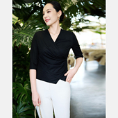 P51111B5021B0 26春黑色捏摺V领收腰气质衬衫 醋纤 皮尔卡丹女装