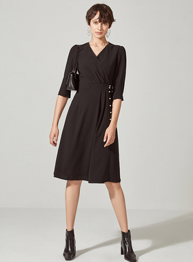 卡丹女装新品法式小黑裙V领长袖优雅长袖连衣裙C13DL12B0