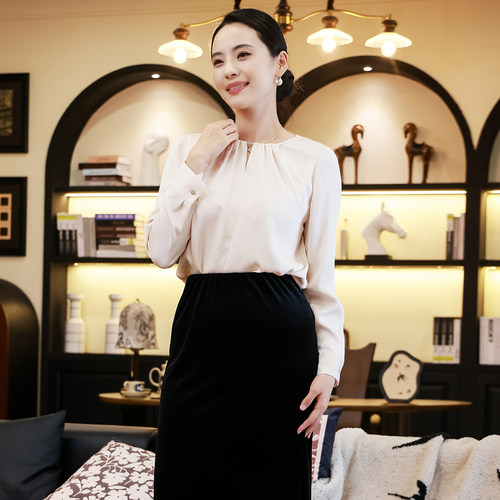 皮尔卡丹女秋季新款米色长袖圆领时尚通勤打底衬衫P53079B5989M1