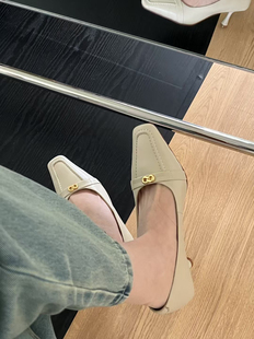 gelly2025新款金属扣尖头细跟中跟单鞋英伦风小皮鞋通勤低跟女鞋