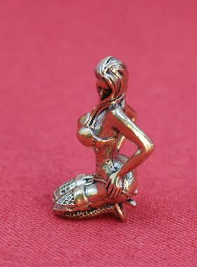 2026创意黄铜跪姿美女摆件女孩肤白貌美大长腿火辣身材模特性感小