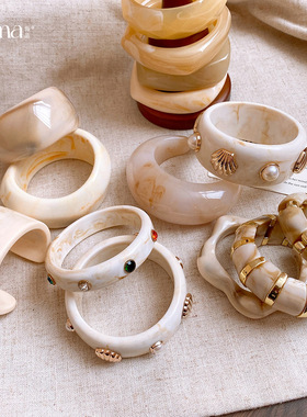HI6迪丽热巴同款复古不规则米色树脂手镯小众设计感手环夸张手饰