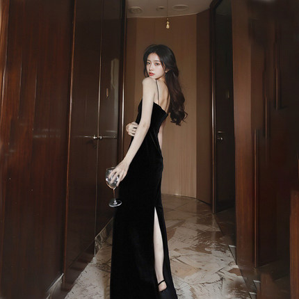 特价清仓黑色法式复古丝绒吊带连衣裙女2023新款内搭别致长裙子