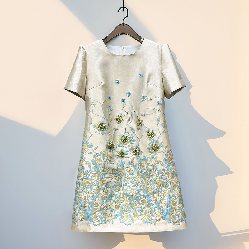 夏季新款女装提花烫金圆领短袖重工镶钻轻奢小个子宽松休闲连衣裙