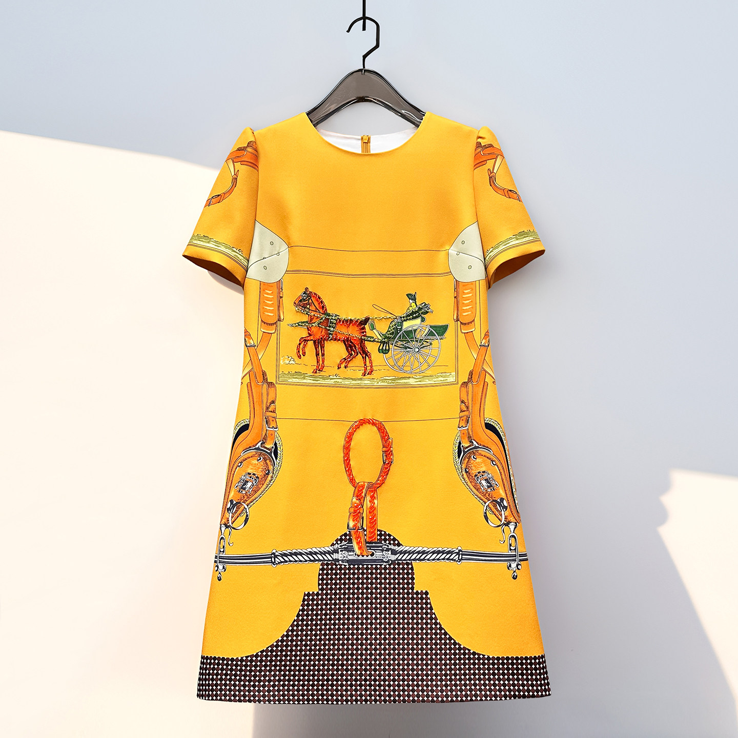 2026夏季新款女装定位印花时尚马车手工订珠轻奢爱玛高级感连衣裙