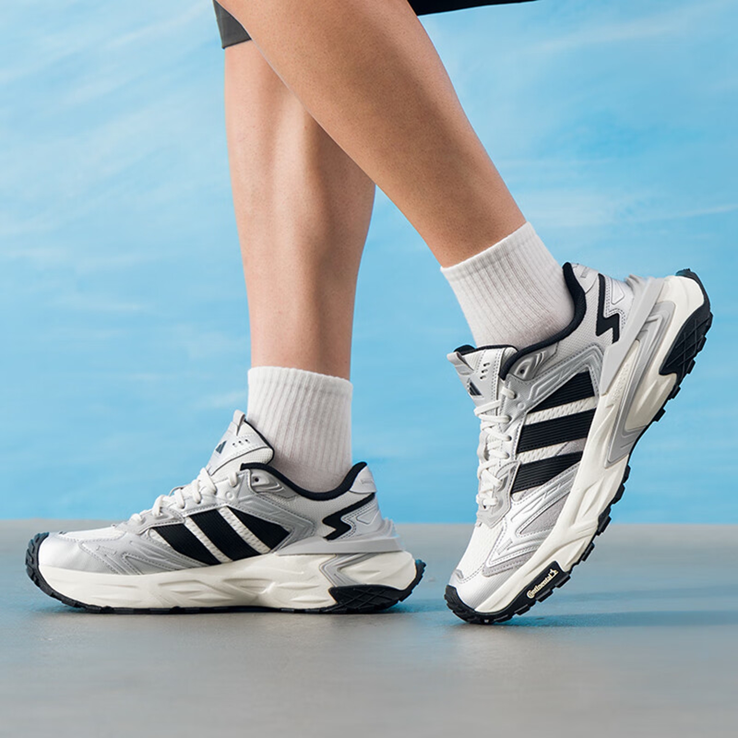 Adidas阿迪达斯男女休闲运动鞋