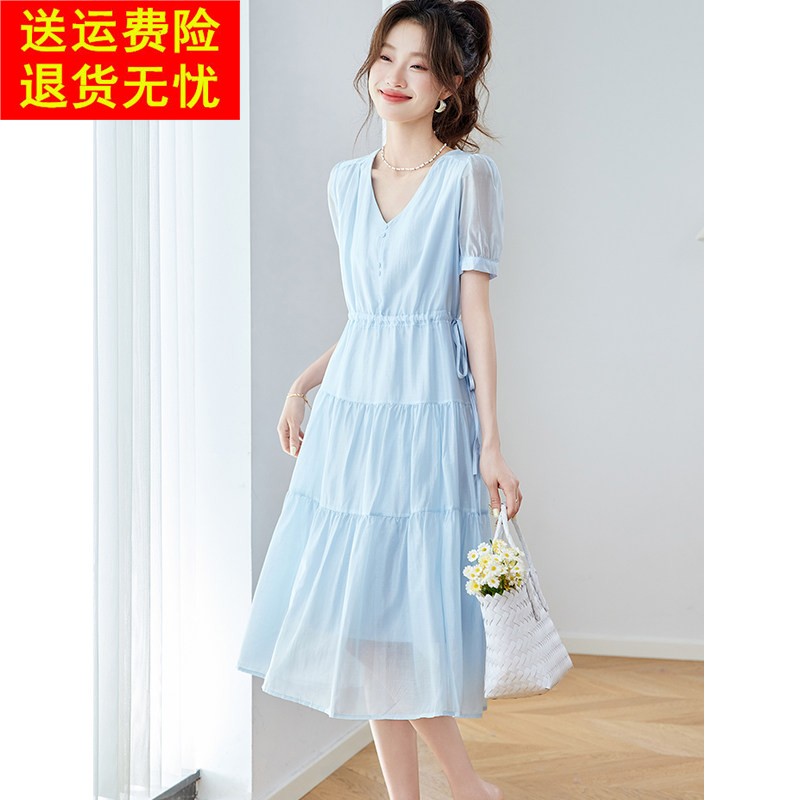夏天巨好看的蓝色V领天丝洋装女夏2026新款小个子收腰显瘦裙子