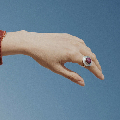 远家红宝石镶嵌925银戒指