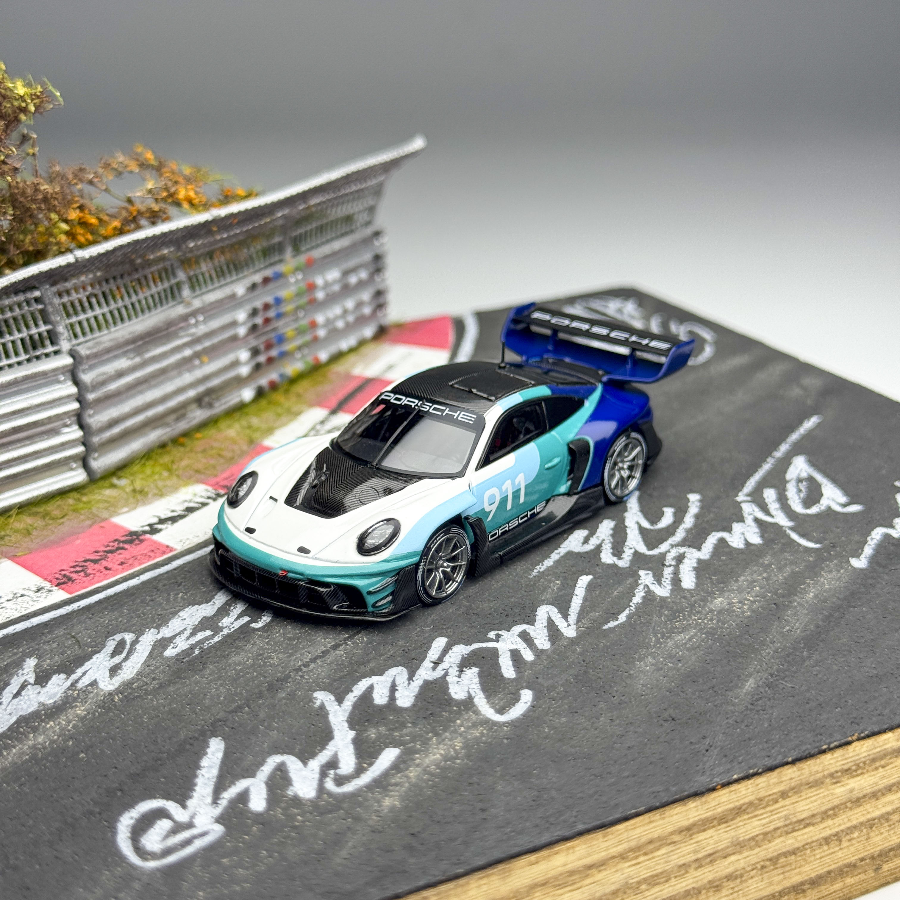 现货 HKM 1:64 保时捷 911 GT3 R 992 Rennsport 合金汽车模型图片