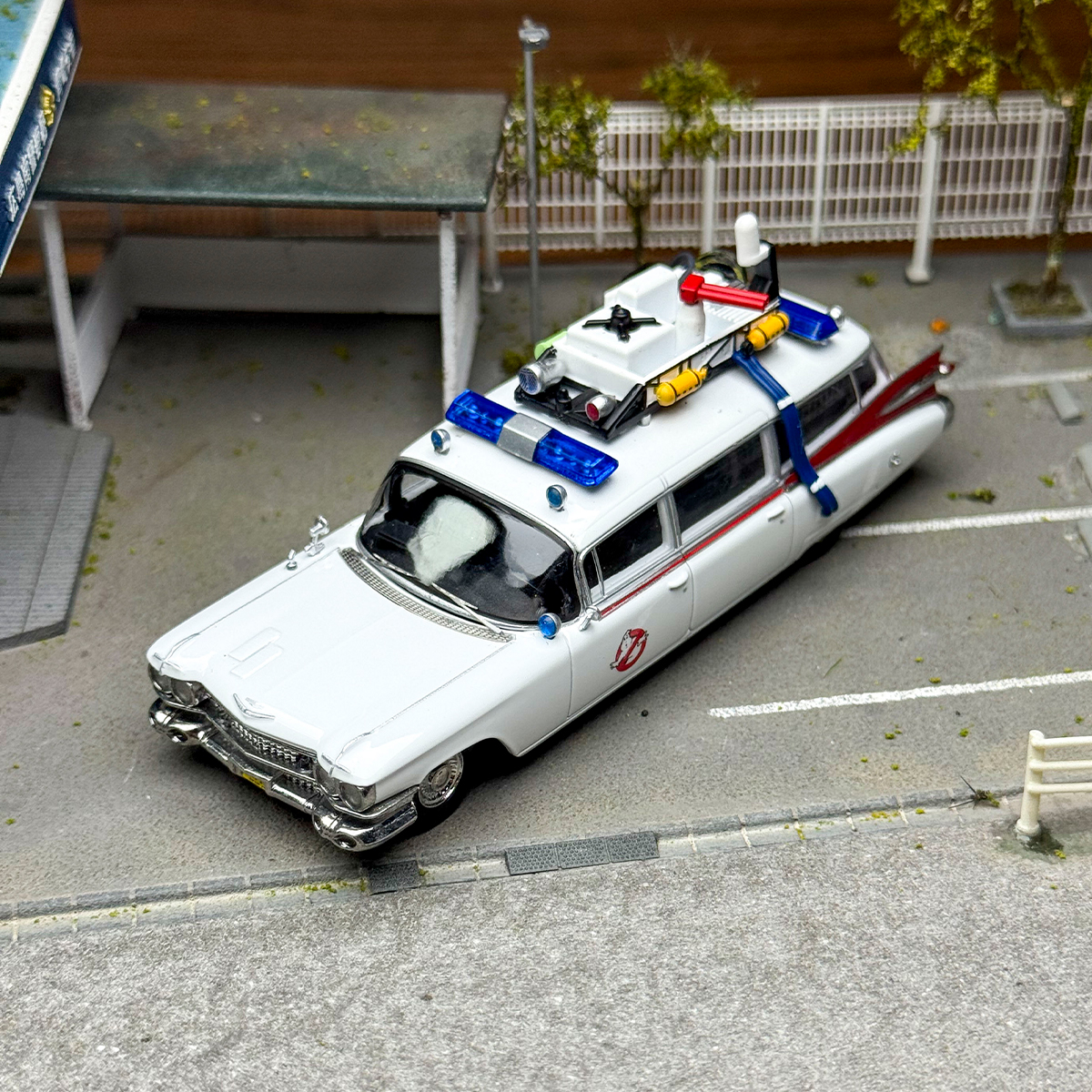 YS 勇胜 1:64 凯迪拉克 Ecto-1 敢死队捉鬼车 合金汽车模型
