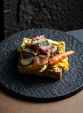 高级感黑色牛排盘高颜值陶瓷盘子西餐盘菜盘沙拉平盘蛋糕点心盘