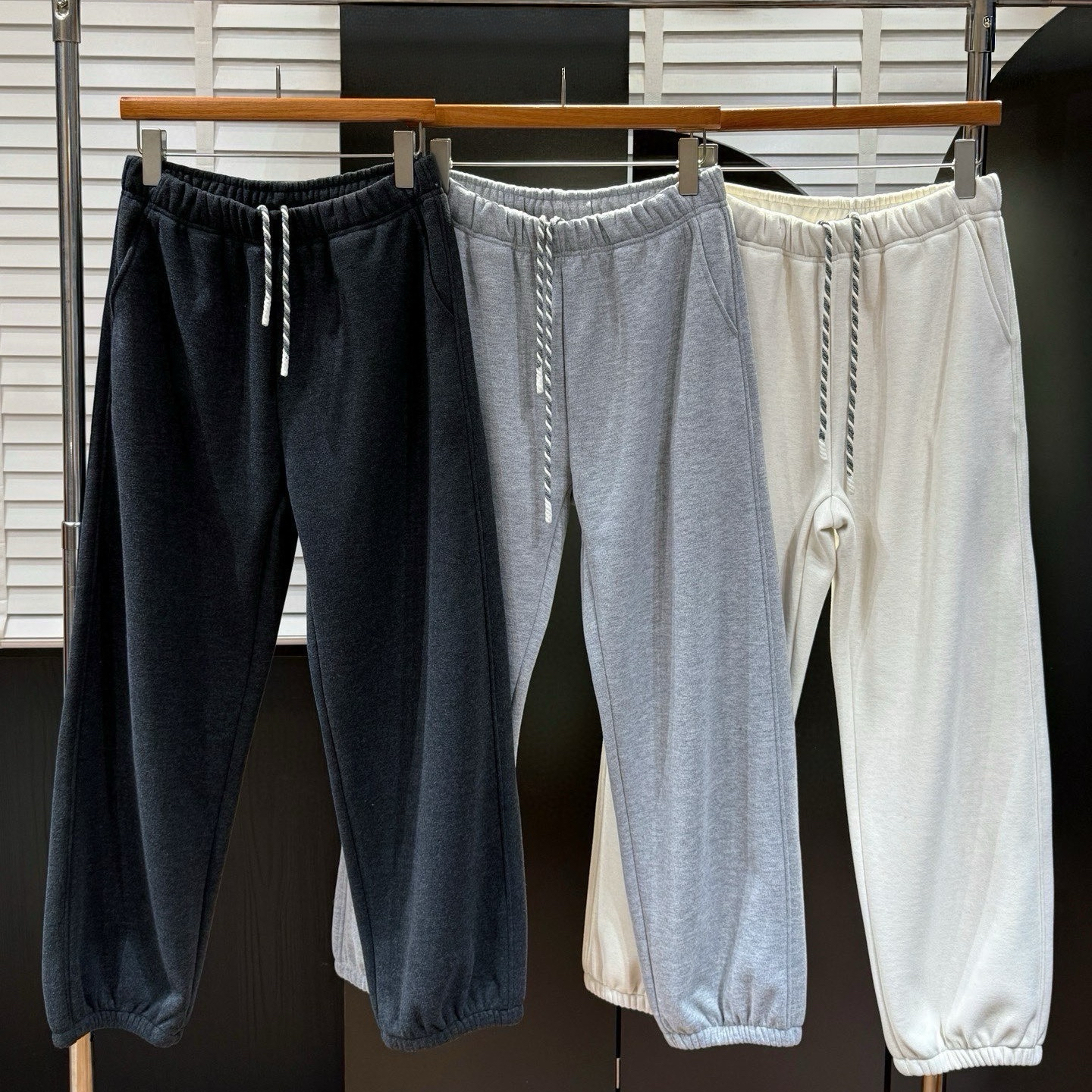 120302加绒卫裤女2025新款冬季女装松紧抽绳高腰束脚休闲运动裤潮