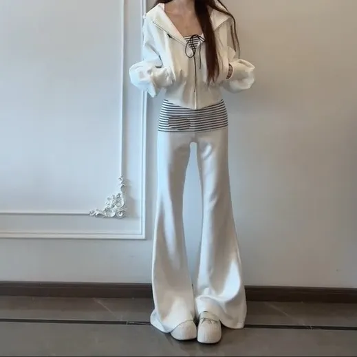 2026新款2026漂亮春装一整套休闲运动套装减龄洋气卫衣微喇裤三件