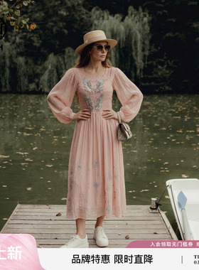 TCH烫钻蝴蝶方领连衣裙女温柔风仙女长裙2026春季新款T78A30E1063