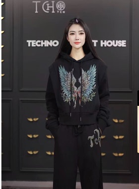 TCH时尚潮牌烫钻炫彩翅膀黑色连帽卫衣休闲裤套装女T78B07E1001