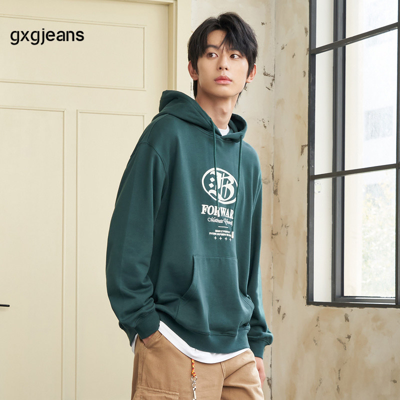 墨绿连帽卫衣，复古潮流