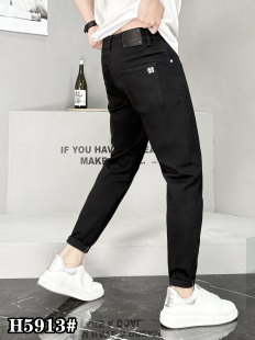 新款 27码 弹力纯黑色小脚舒适修身 牛仔裤 男生纯色时尚 2025年夏季