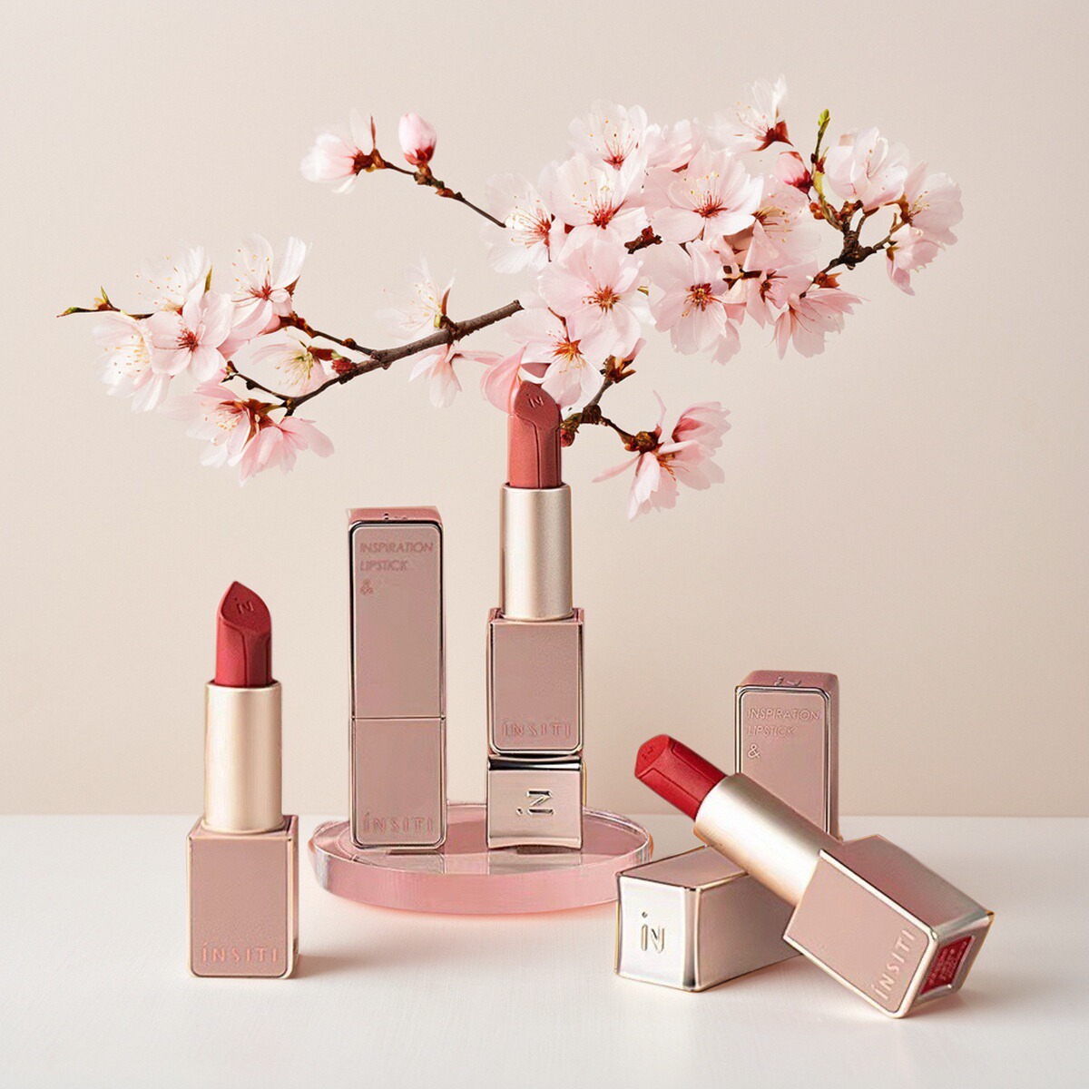 伊诗婷灵感画廊轻吻口红雾面哑光显白防水持久不脱色不沾杯口红